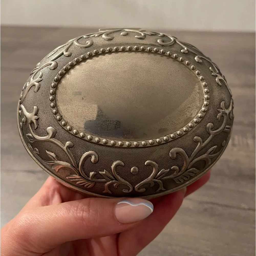 Vintage Rustic Jewelry Box Oval Shape O/S
